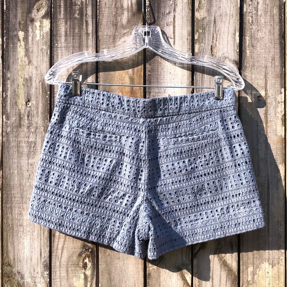 Gap eyelet shorts - Picture 3 of 6